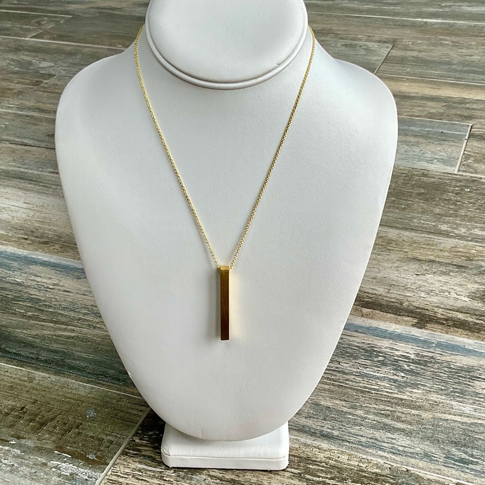 Elegant Gold Bar Pendant Necklace